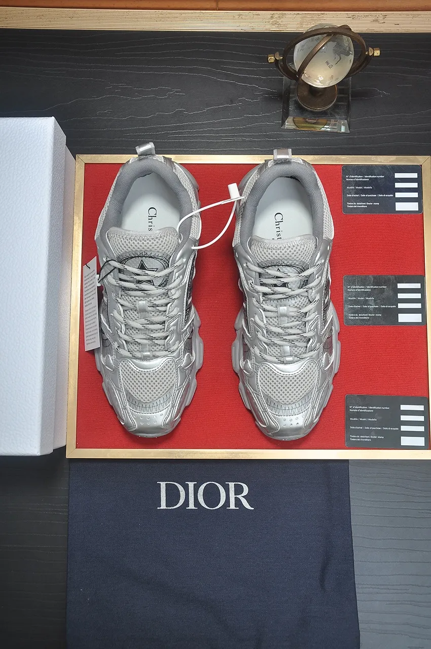 Men's shoes 💰: 640💶 (couples model) Brand: Dior (Dior) Standard code: Women's code 35-40. Men's code 38-44 (45 customized) Grade: Same as the official website Material: Top-quality original cowhide stitching Original wear-resistant and lightweight outsole Style category: Fashionable casual shoes Distinguished luxury brand elements top luxury Color: Actual picture color